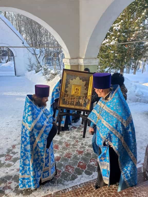 В Слободском состоялась встреча иконы Божией Матери «Избавительница от бед»