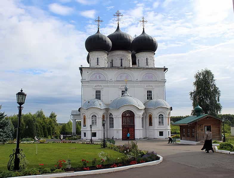 В Празднество Всемилостивому Спасу и Пресвятой Богородице в храмах совершалось освящение меда