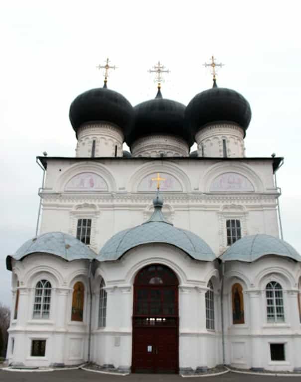 Башмачок и икона святителя Спиридона Тримифунтского с острова Корфу сейчас пребывают в Свято-Успенском кафедральном соборе