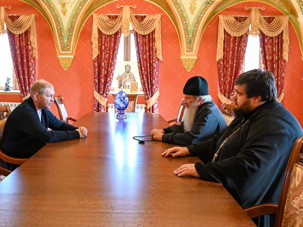 В понедельник, 17 октября, состоялась встреча митрополита Вятского и Слободского Марка с председателем правления БФ «Za Вятку» Сергеем Южаниным