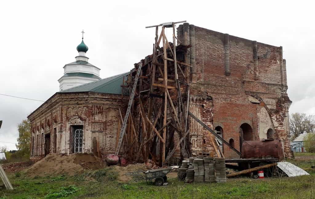Продолжается возрождение Троицкой церкви в селе Медяны