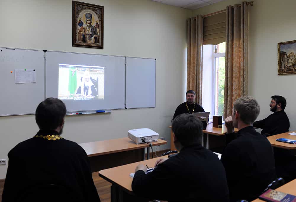 Состоялась встреча студентов Вятского Духовного училища с настоятелем храма Иоанна Предтечи города Кирова протоиереем Константином Варсеговым