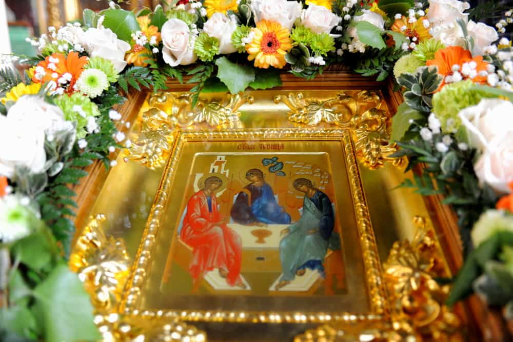 В день Святой Троицы митрополит Марк совершил Литургию в Успенском кафедральном соборе города Кирова