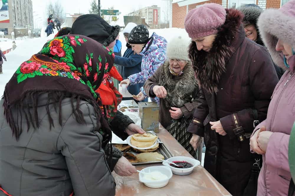 Масленичные гуляния на приходе Пантелеимоновского храма города Кирова