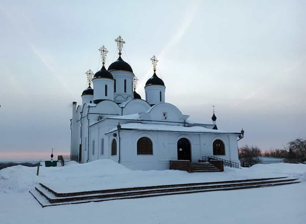 Паломники Трифонова монастыря поклонились святыням России