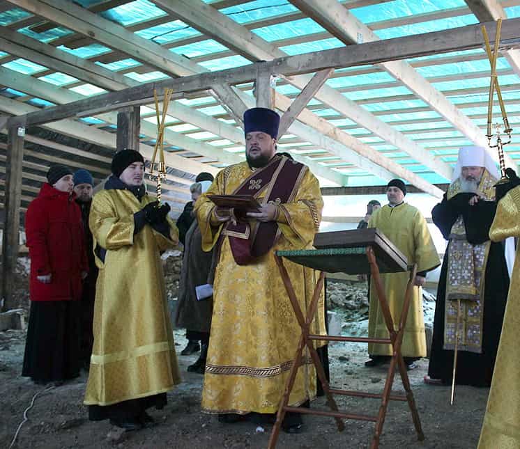 Совершен чин освящения на основание нового храма в честь Рождества святителя Николая Чудотворца