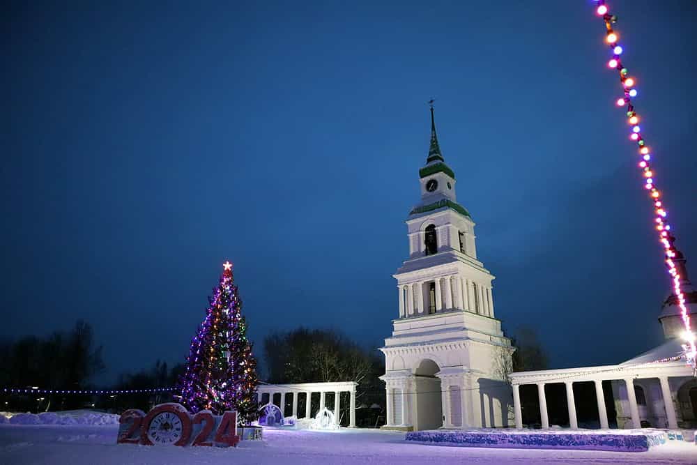 Торжественная Литургия в Екатерининском кафедральном соборе города Слободского