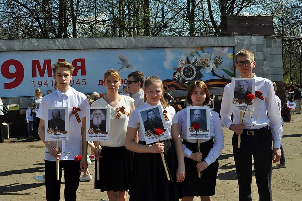 Православная молодежь Вятки приняла участие в шествии Бессмертного полка