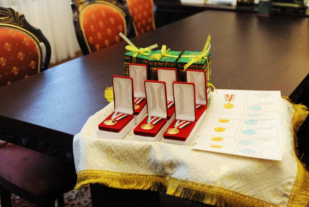 Митрополит Марк вручил церковные награды сотрудникам приходов и Управления Вятской епархии