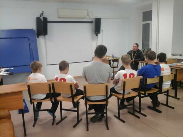 Для воспитанников Центра временного содержания несовершеннолетних правонарушителей УМВД России по Кировской области состоялось занятие по теме «Чудеса Рождества»