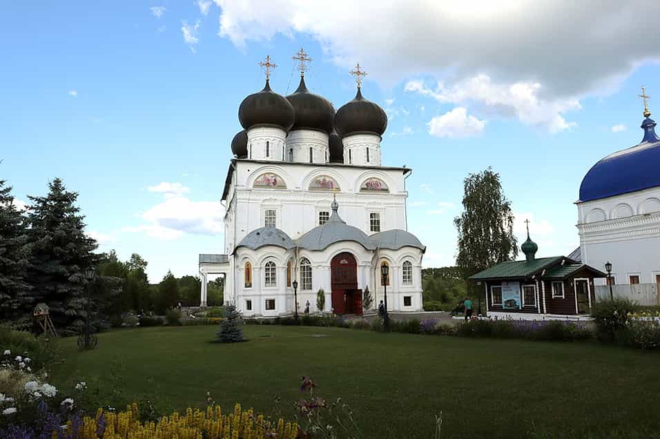 Праздничное Всенощное бдение в канун Дня Святой Троицы