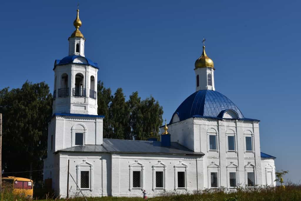 Освящение колоколов для Благовещенского храма деревни Егошинской Вятской Митрополии