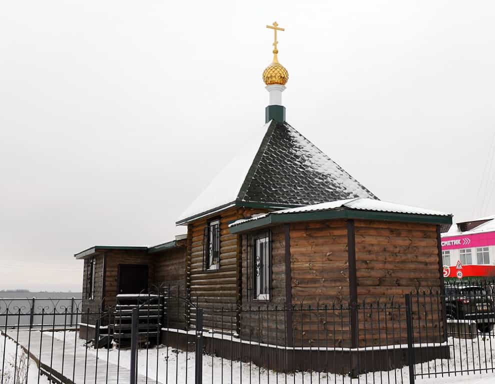 В храме во имя святых мучеников Хрисанфа и Дарии поселка Дороничи впервые было совершено архиерейское богослужение