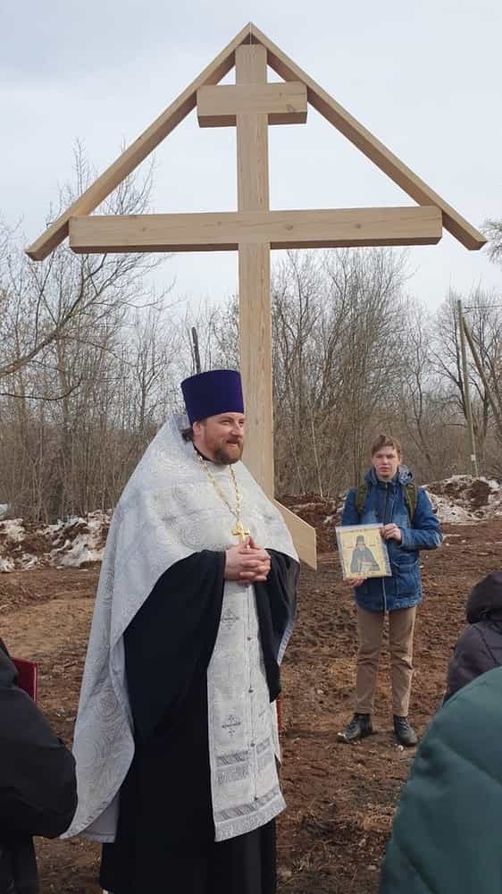 Молебен и освящение памятного креста