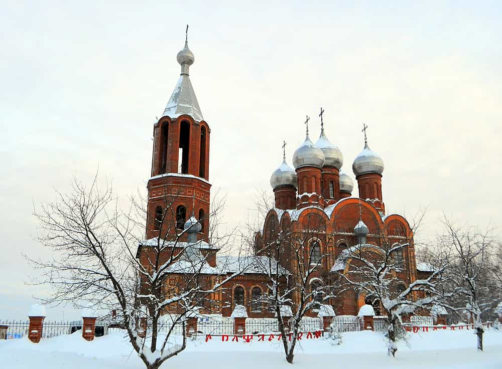 Торжественные богослужения в Всехсвятском соборе города Кирово-Чепецка