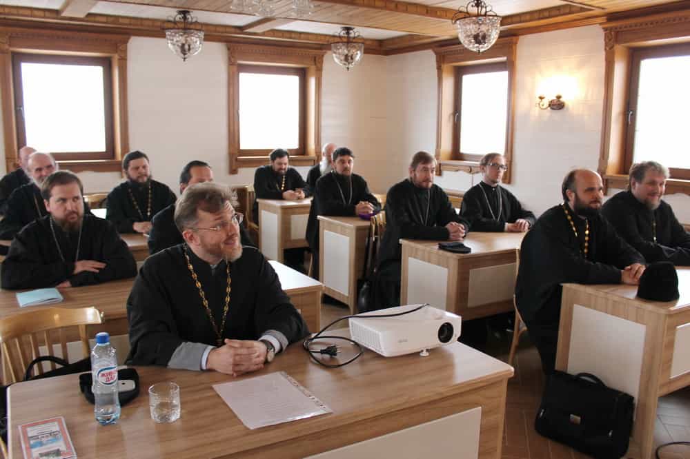 Священнослужители Вятской Епархии по окончании курсов повышения квалификации успешно сдали итоговый экзамен