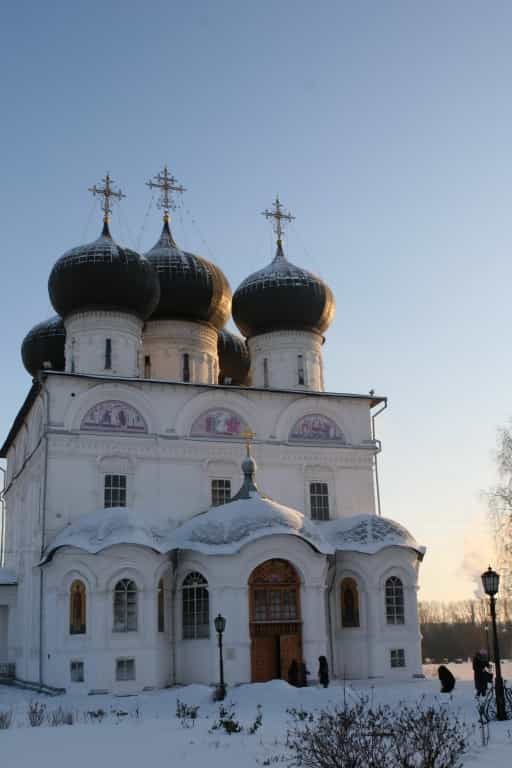 В Успенском кафедральном соборе пребывает икона преподобных Сергия Радонежского, Серафима Саровского и Нила Столобенского с частицами мощей святых угодников Божиих