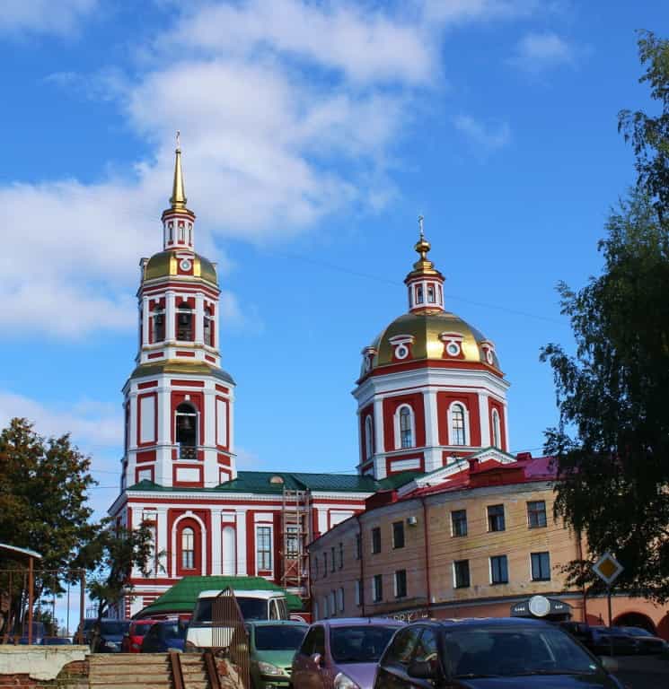 На территории Спасского собора города Кирова установили новые ворота