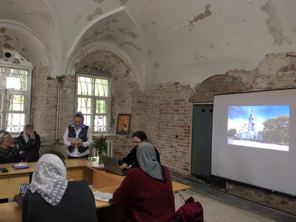 Выпускники Библейско-богословских курсов успешно защитили дипломные работы