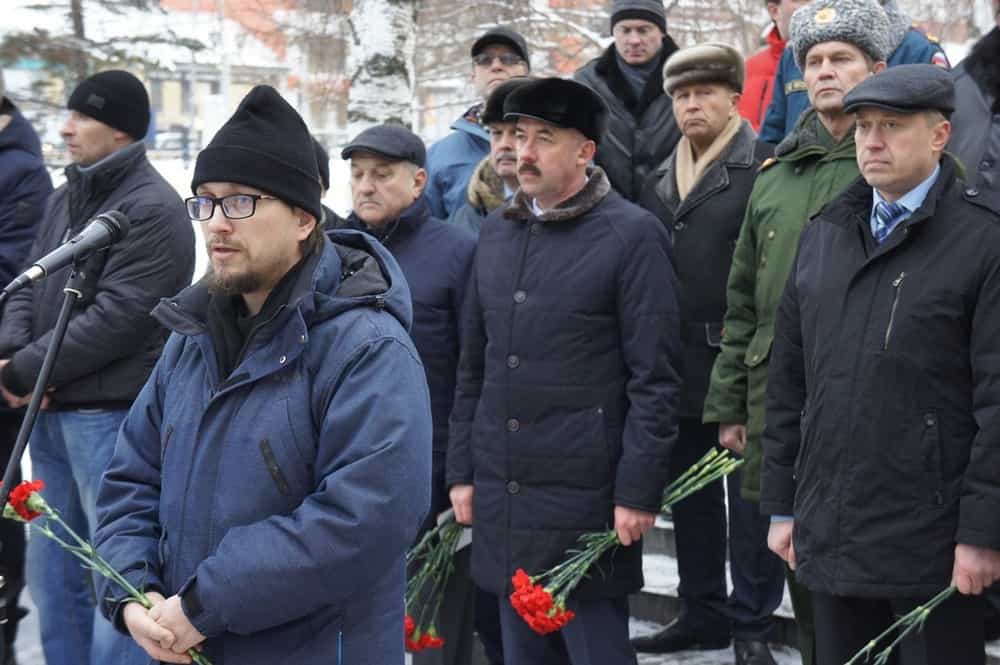 Помним своих героев