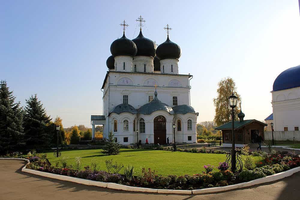 Торжественное богослужение в праздник Воздвижения Креста Господня в Свято-Успенском кафедральном соборе