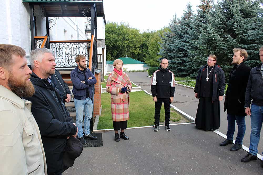 Экскурсия по Свято-Трифонову мужскому монастырю для студентов Центра подготовки церковных специалистов «Вятское Духовное училище»