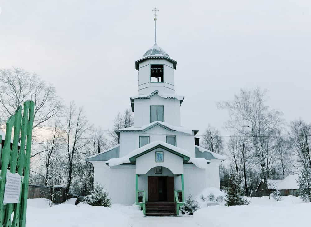 Митрополит Вятский и Слободской Марк совершил Божественную литургию в Вознесенском храме поселка Вахруши