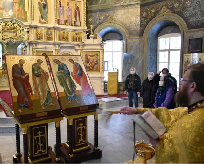 В храме Иоанна Предтечи были освящены новые иконы для иконостаса