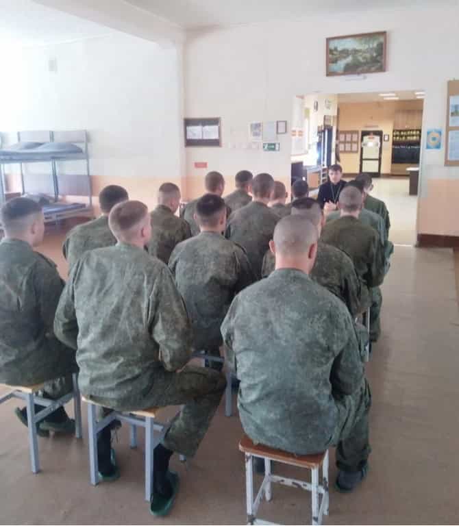 Беседа о Воскресении Христа с военнослужащими