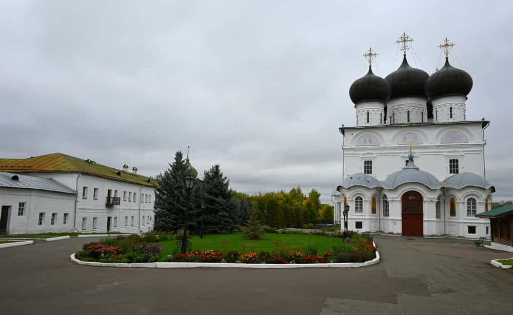 Торжественная Божественная литургия в Свято-Успенском кафедральном соборе