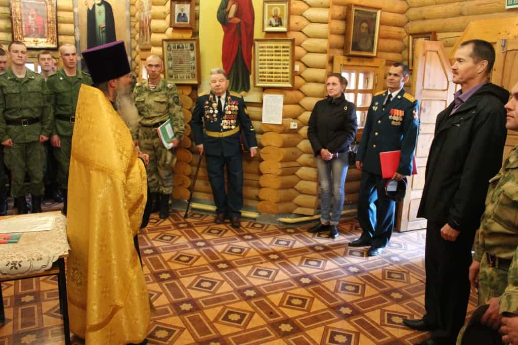 Руководитель епархиального отдела воинского служения поздравил военнослужащих с днем образования части