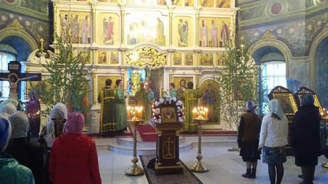 Митрополит Марк возглавил всенощное бдение в храме рождества Иоанна Предтечи города Кирова