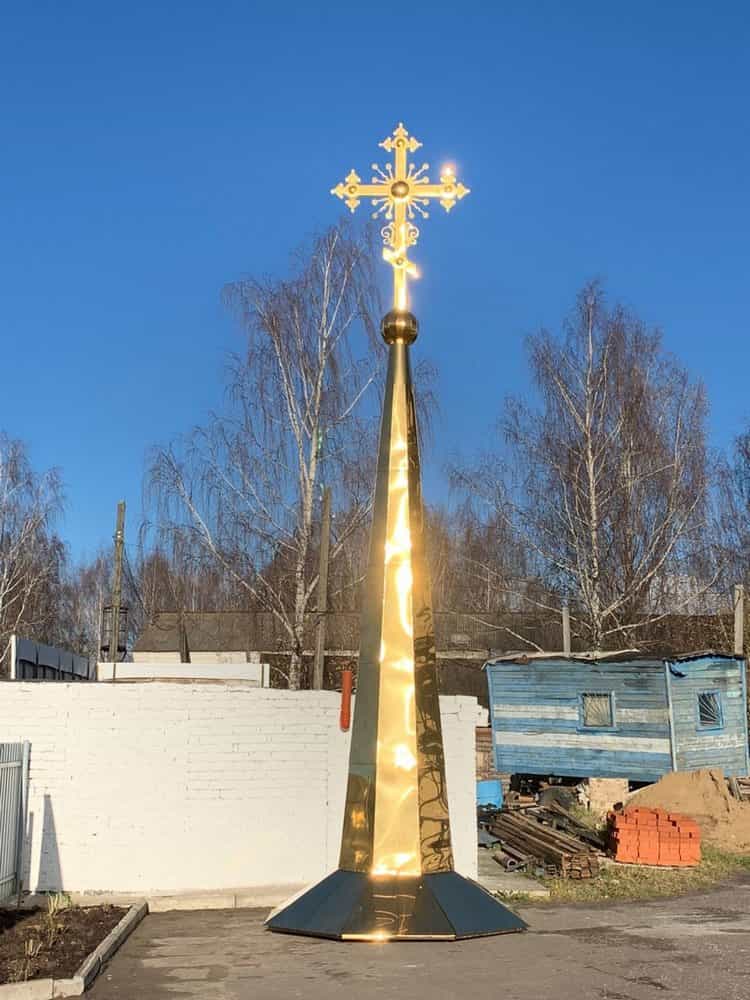 На колокольне Троицкой церкви села Бахта установлен крест