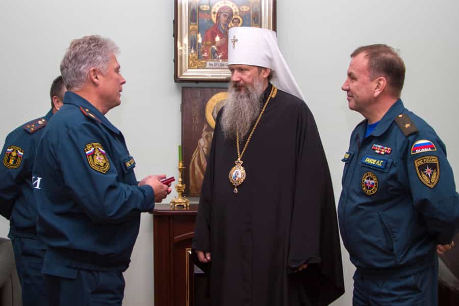 Митрополит Вятский и Слободской Марк награждён медалью МЧС России «За содружество во имя спасения»