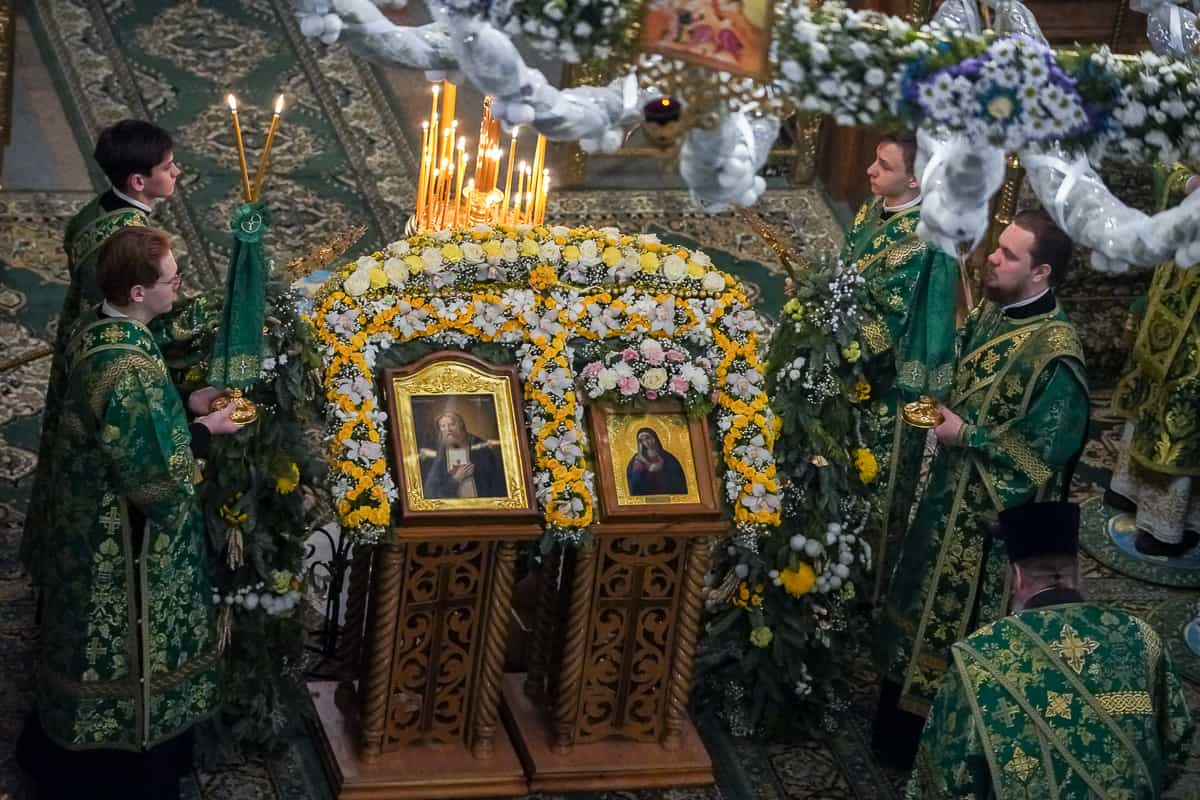 Сонм архипастырей Русской Православной Церкви совершил Божественную литургию в Серафимо-Дивеевском монастыре