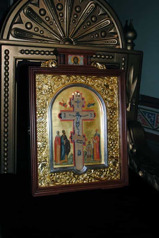 Более тысячи поясков освятили на Ковчеге с частицами одеяний Пресвятой Богородицы в Успенском соборе Трифонова мужского монастыря города Кирова