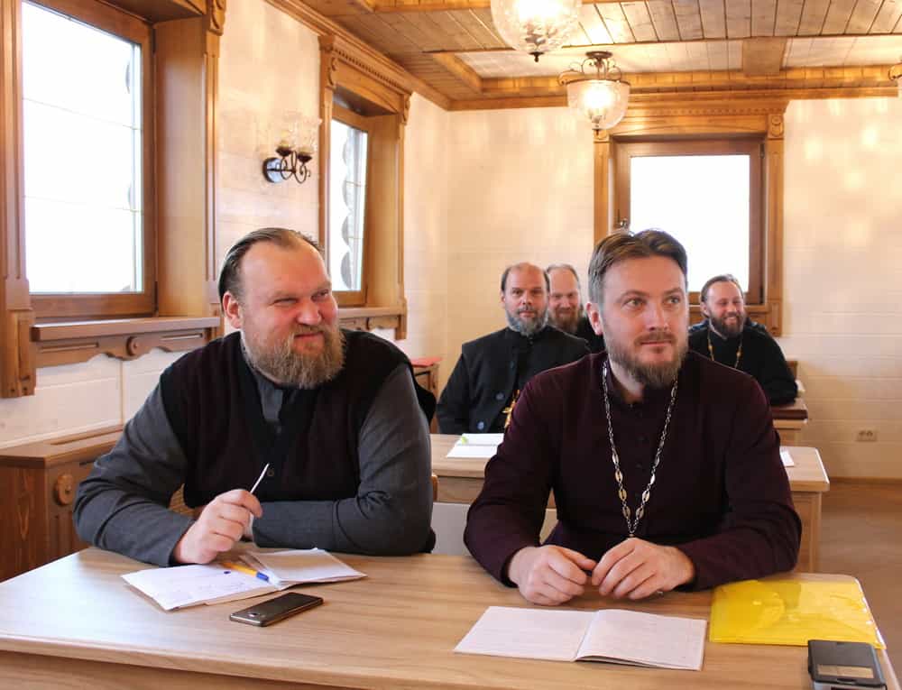 Продолжают работать курсы повышения квалификации священнослужителей