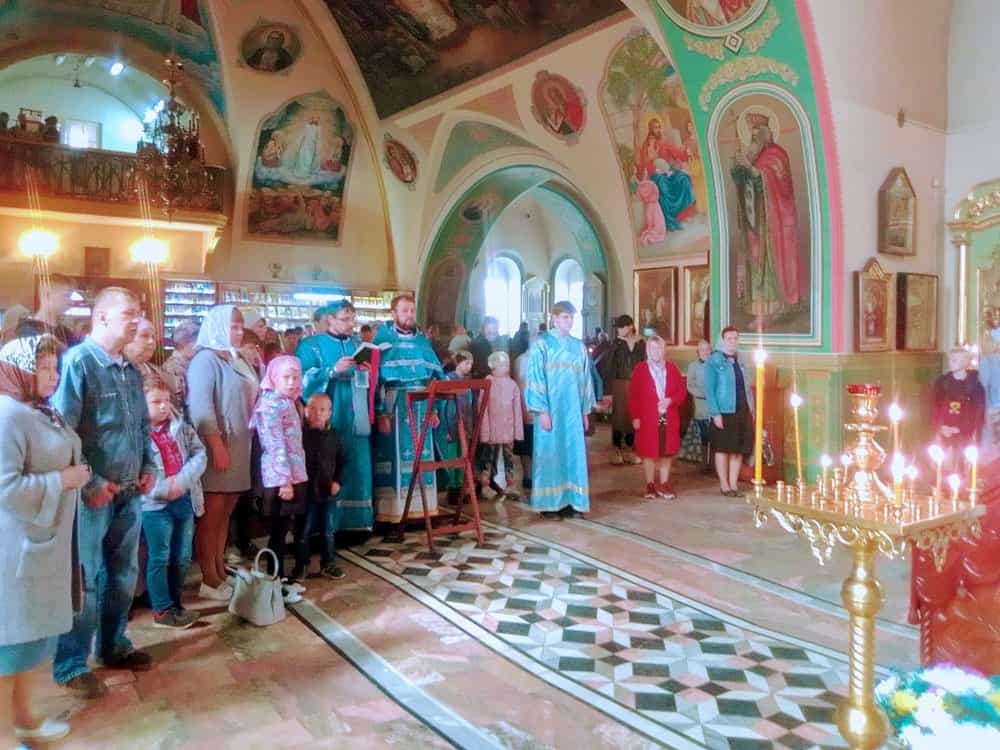 В храмах Вятской епархии совершаются молебны на начало учебного года