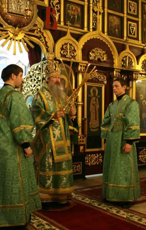 Митрополит Марк возглавил праздничные богослужения в Свято-Серафимовском соборе