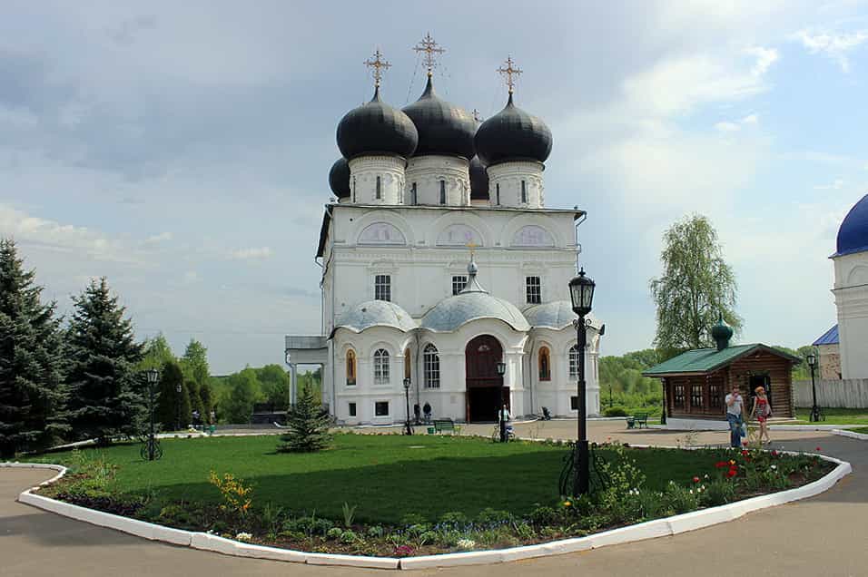 В Свято-Успенском кафедральном соборе освящены новые храмовые иконы