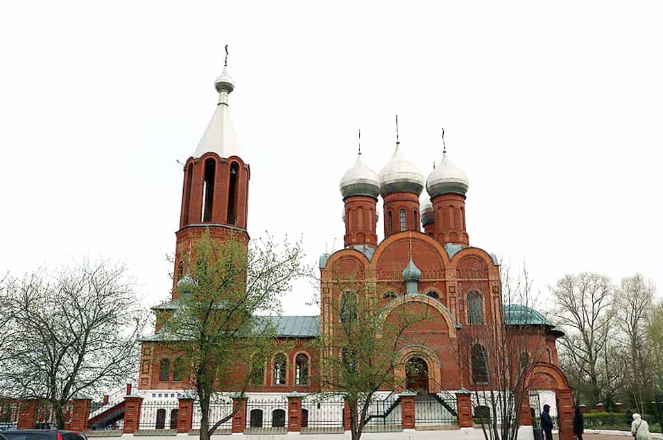 Богослужение в Светлый понедельник в Всехсвятском соборе города Кирово-Чепецка
