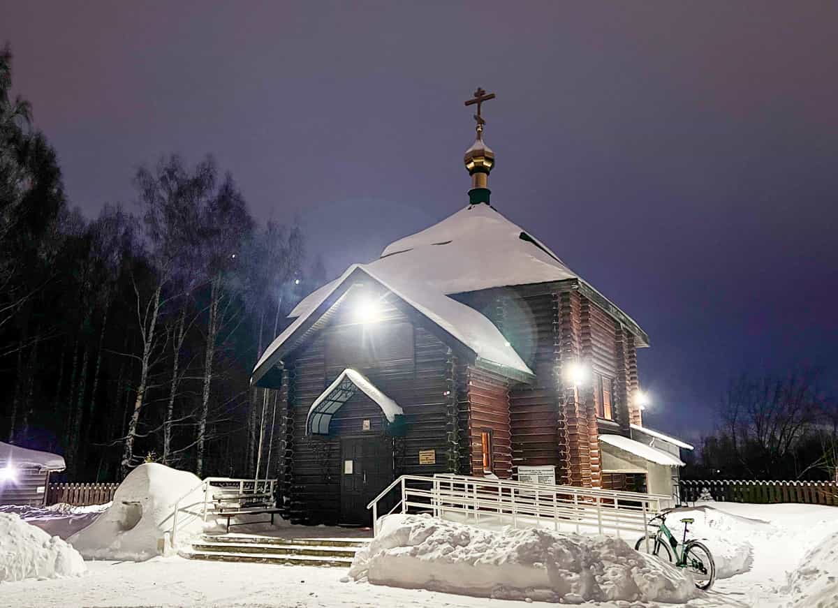 Божественная литургия в храме в честь святого Прокопия Христа ради юродивого, Вятского Чудотворца