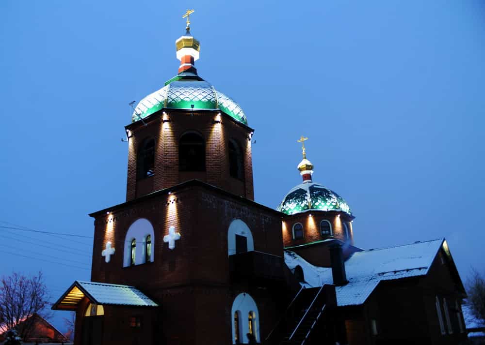 В праздник Собора Архистратига Михаила и прочих Небесных Сил бесплотных митрополит Марк совершил Божественную литургию в Михаило-Архангельском храме города Кирова