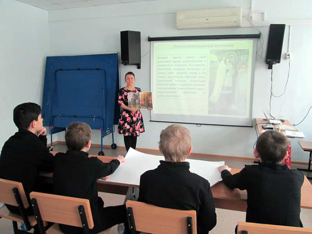 В Центре временного содержания несовершеннолетних правонарушителей УМВД России по Кировской области состоялось занятие по теме «Святые защитники Руси. Святой  благоверный князь Александр Невский»