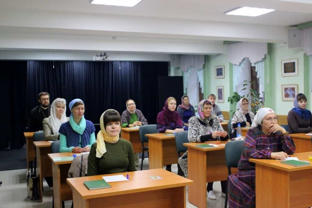 Завершился первый модуль курсов жестового языка