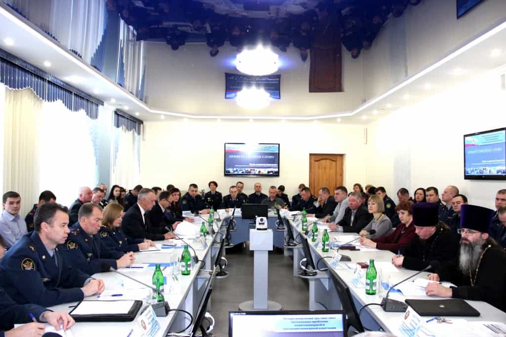 Представители Вятской Епархии приняли участие в круглом столе на тему: «Актуальные проблемы пенитенциарной и постпенитенциарной адаптации»