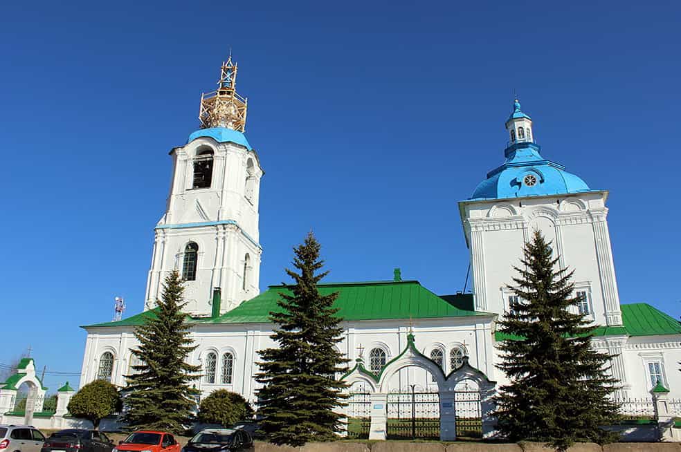 Архиерейское богослужение в Светлую субботу в Троицкой церкви села Быстрица