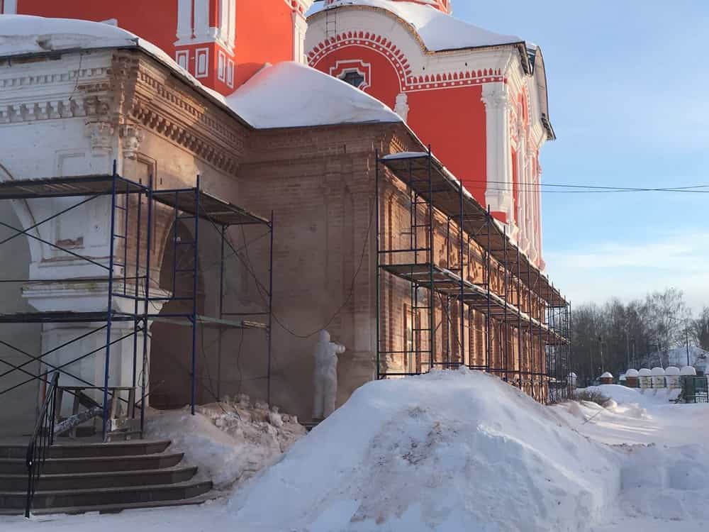 Троицкая церковь слободы Макарье благоукрашается