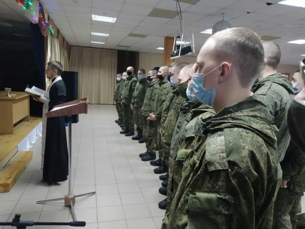 Военнослужащие посетили богослужения в церкви Георгия Победоносца