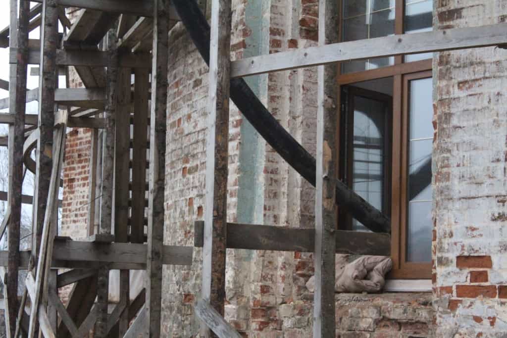 В Троицкой церкви п. Верхошижемье забетонировали пол